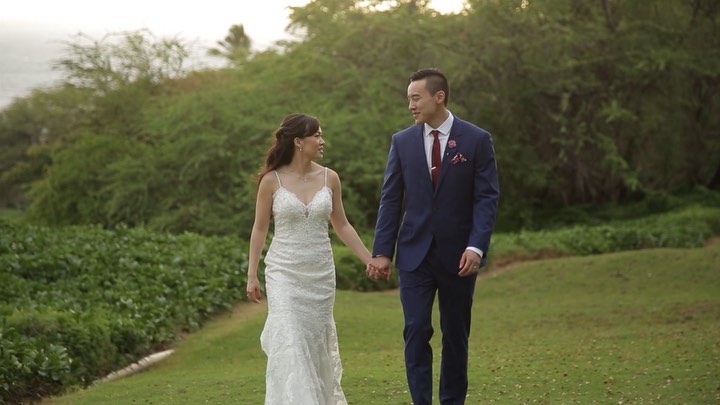 Stunning light and love at this Maui destination wedding celebration. @gannonsmaui #mauiwedding #des…