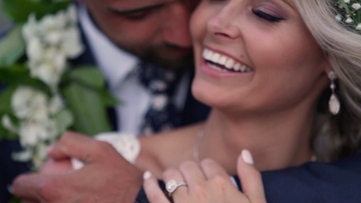Beautiful Maui wedding at our favorite wedding #olowaluplantationhouse. #mauiwedding #mauiweddingfil…