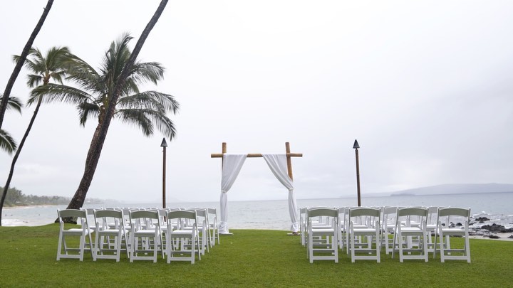 Even on a rainy day we can craft a beautiful wedding film. @5palmsweddings #mauiwedding #mauiwedding…
